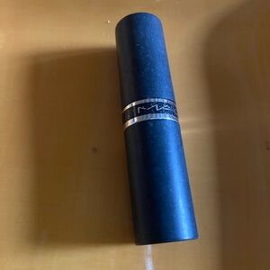 MAC.  Lipstick. Spirit  broken tip  retro